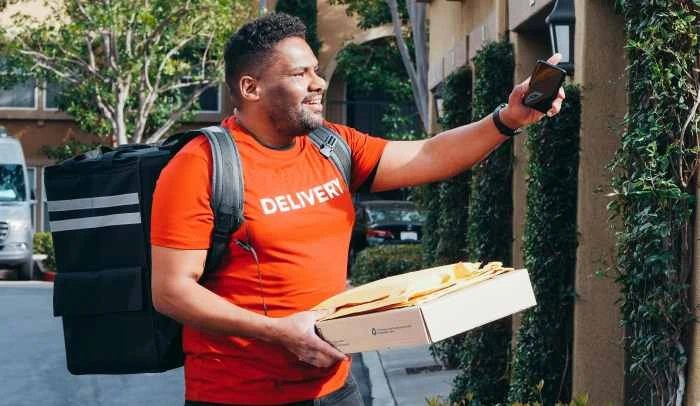 in-house-delivery-staff-on-duty