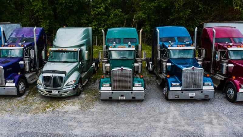 trucks at hos compliant parking
